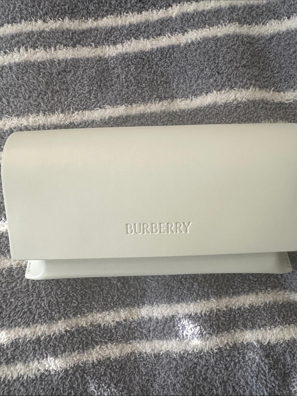 Burberry Cream Foldover Leather Eyeglass Clutch Brand New with cloth